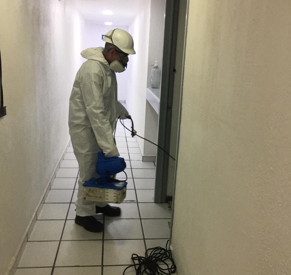 [Image of Laboratorio Limpio]